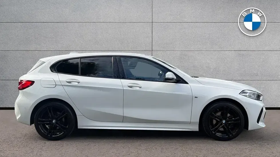 Used BMW 118 M Sport 134 HP (98 kW) 2023 White Hatchback