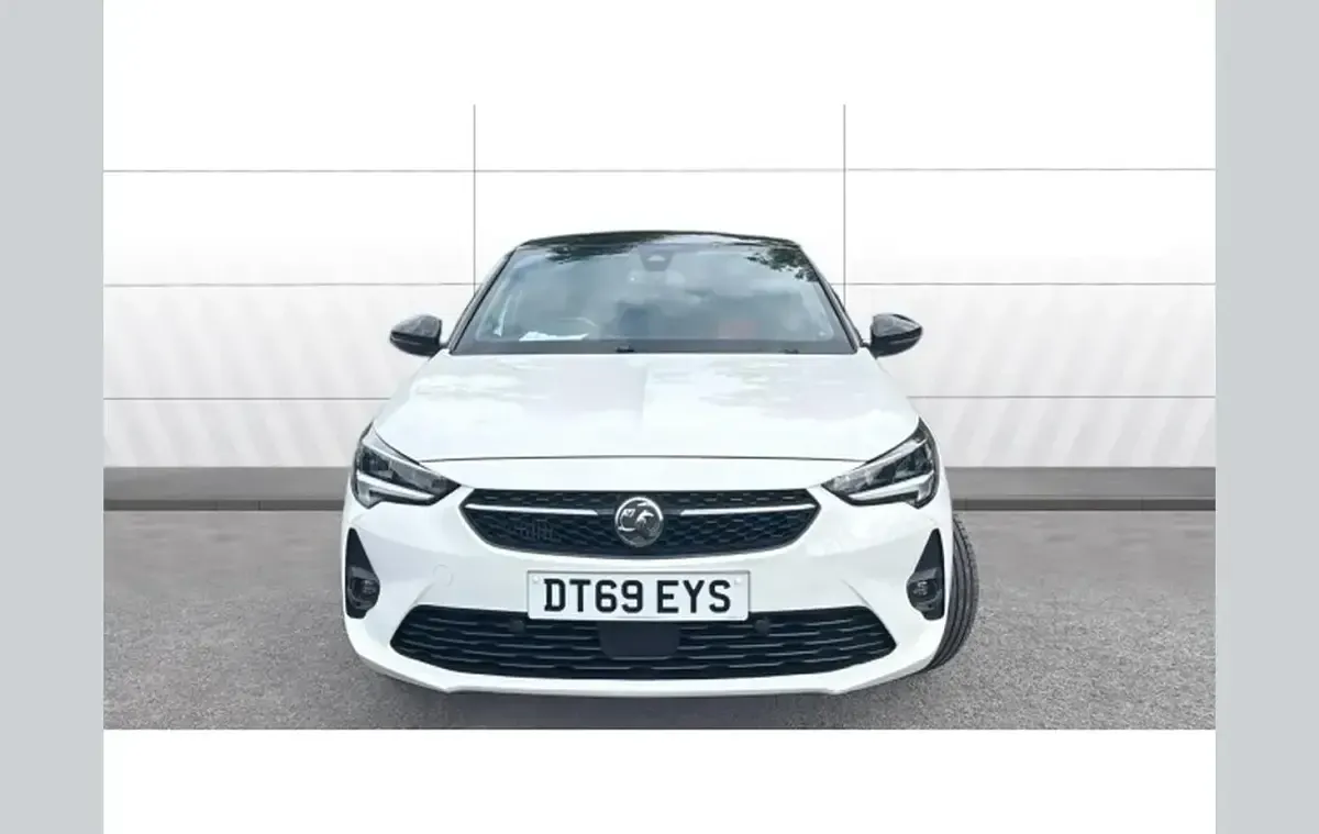 Used Vauxhall Corsa SRi 100 HP (73 kW) 2020 White Hatchback