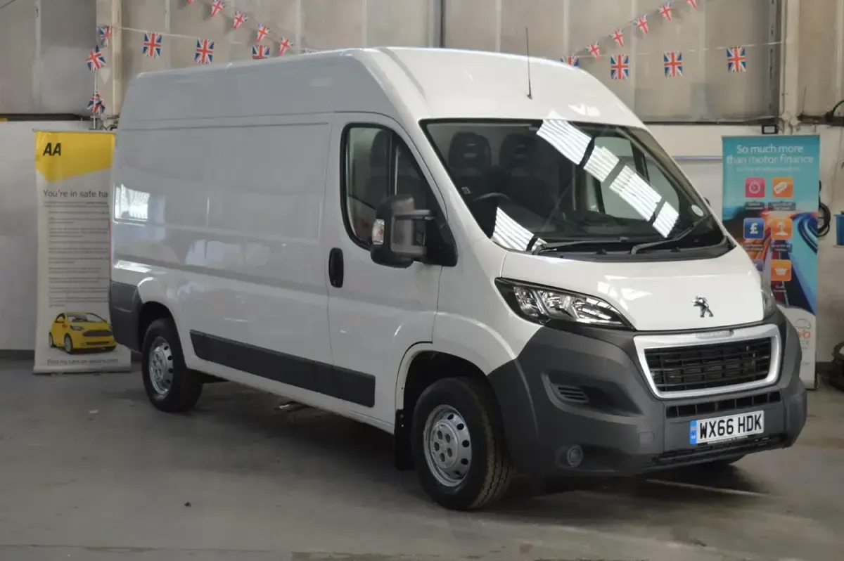 Second-hand Peugeot Boxer 130 CP (95 kW) 2016 Alb Van