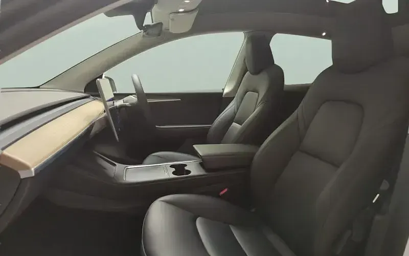 Używany Tesla Model Y RWD 219 kW (299 KM) 2024 SUV