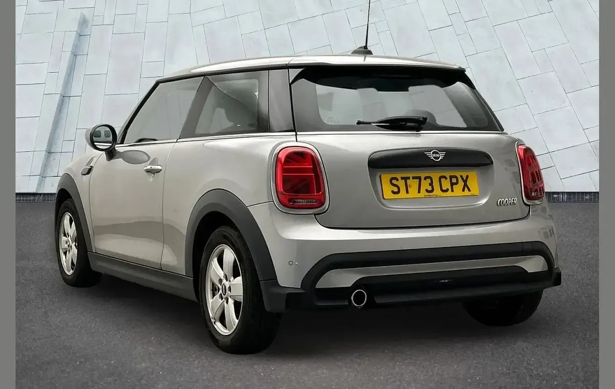 Used Mini Cooper Classic 134 HP (98 kW) 2023 Silver Hatchback