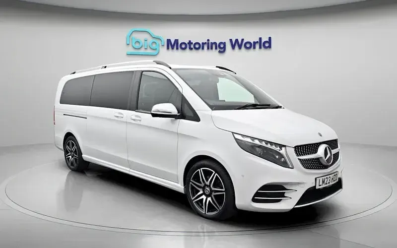 Used Mercedes V300 AMG line 237 HP (174 kW) 2023 White MPV