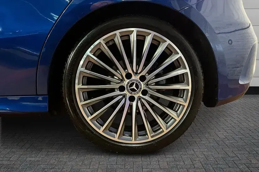 Used Mercedes A180 AMG Line Premium Plus 148 HP (108 kW) 2024 Blue Hatchback