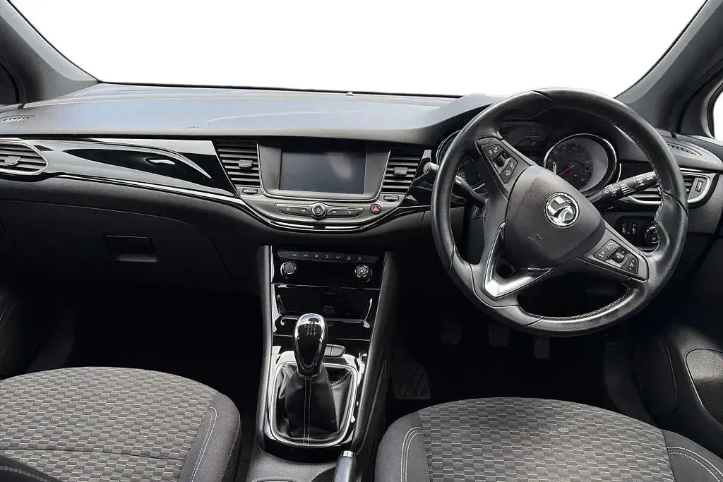 Used Vauxhall Astra SRi 150 HP (110 kW) 2017 Cosmic grey Hatchback
