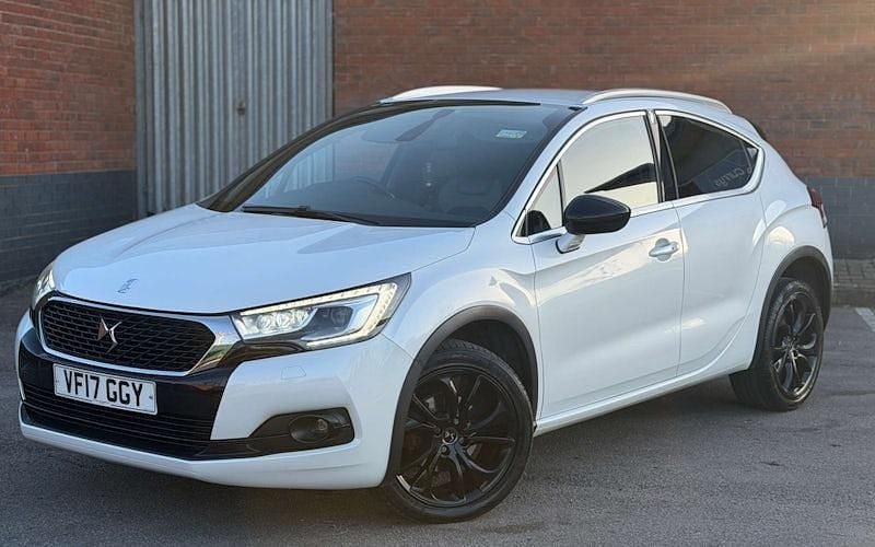 Used DS Automobiles DS4 120 HP (88 kW) 2017 White Hatchback