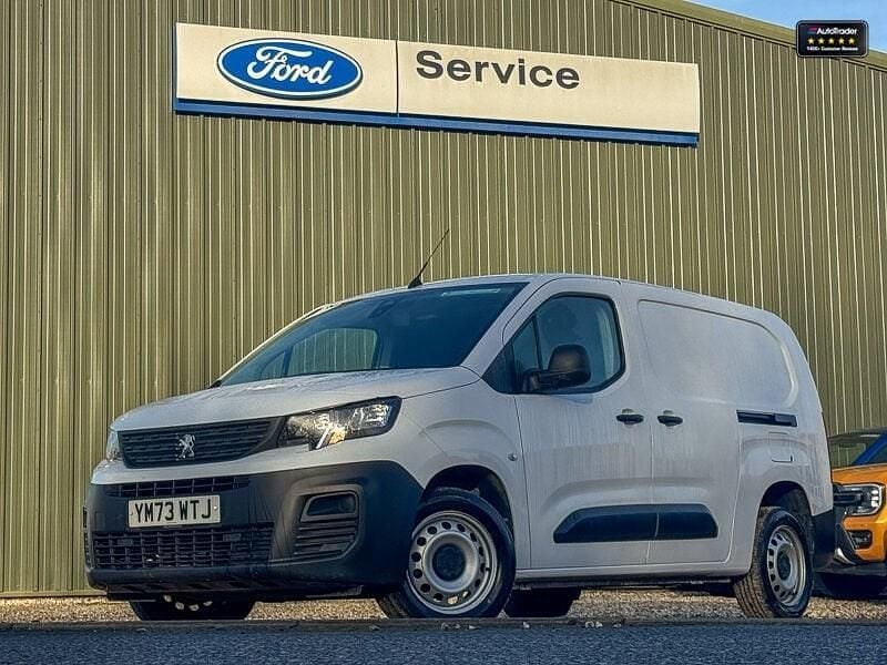 Used Peugeot Partner Premium 131 HP (96 kW) 2024 White MPV