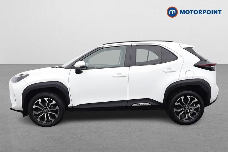 Used Toyota Yaris Hybrid Design 2024 White Hatchback