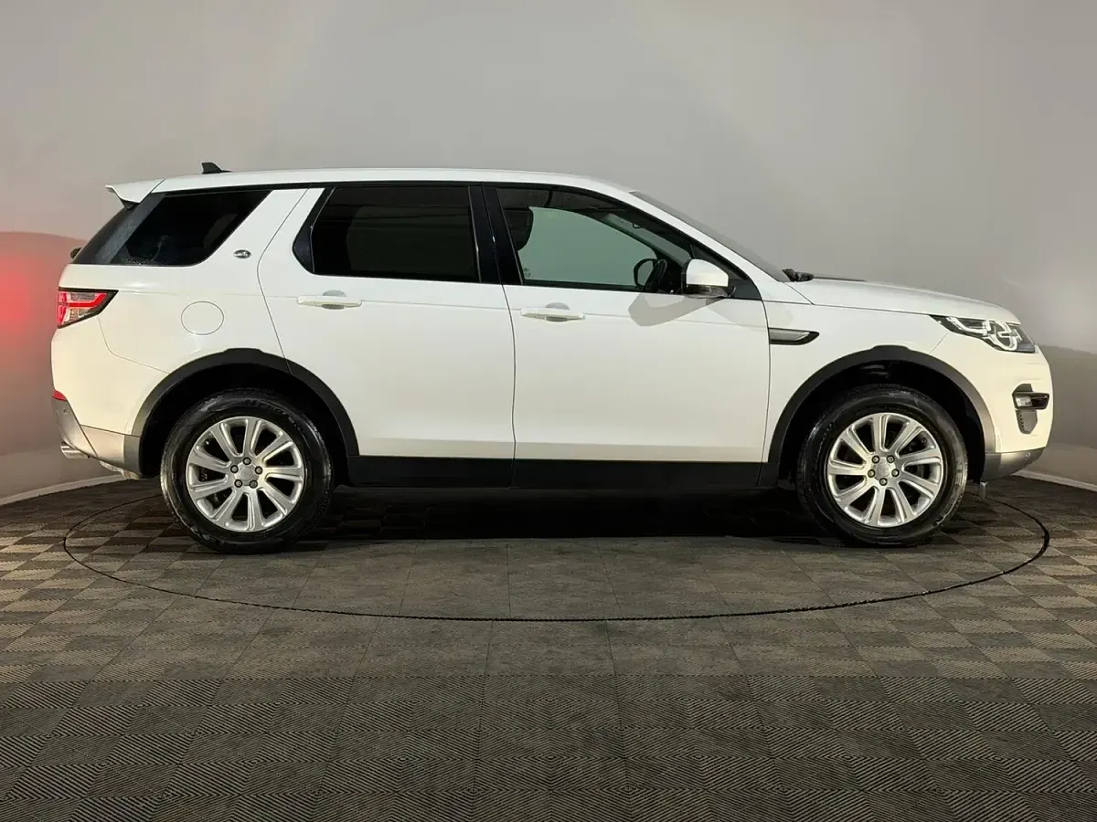 Used Land Rover Discovery Sport SE 180 HP (132 kW) 2016 White SUV