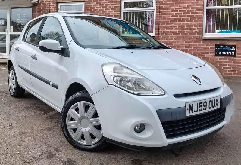 White Used 2009 Renault Clio II Expression Hatchback | £1,495 (Fair price) - Image 1/4