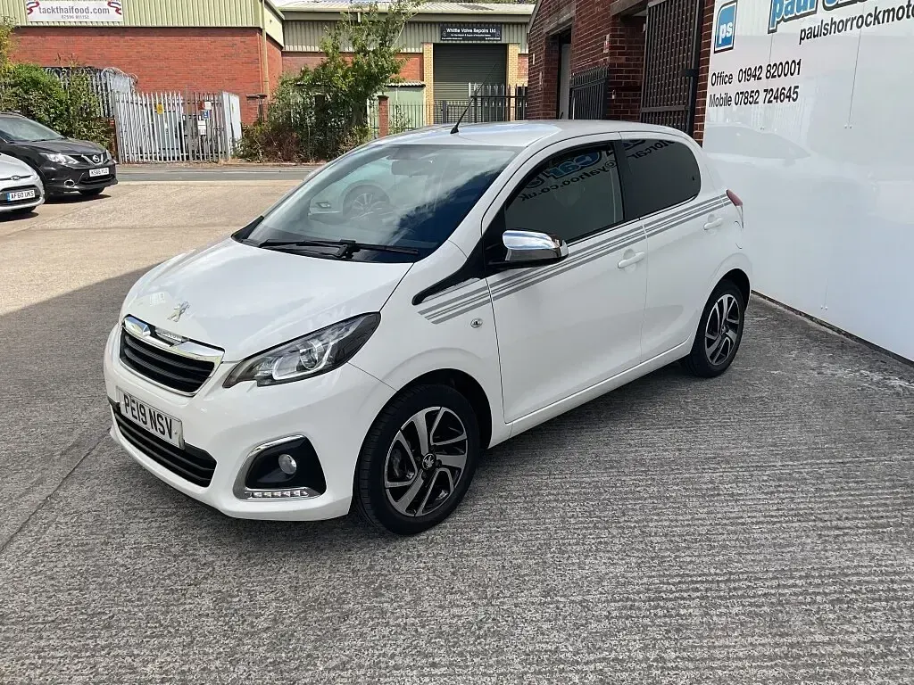 Used Peugeot 108 Collection 72 HP (52 kW) 2019 White Hatchback