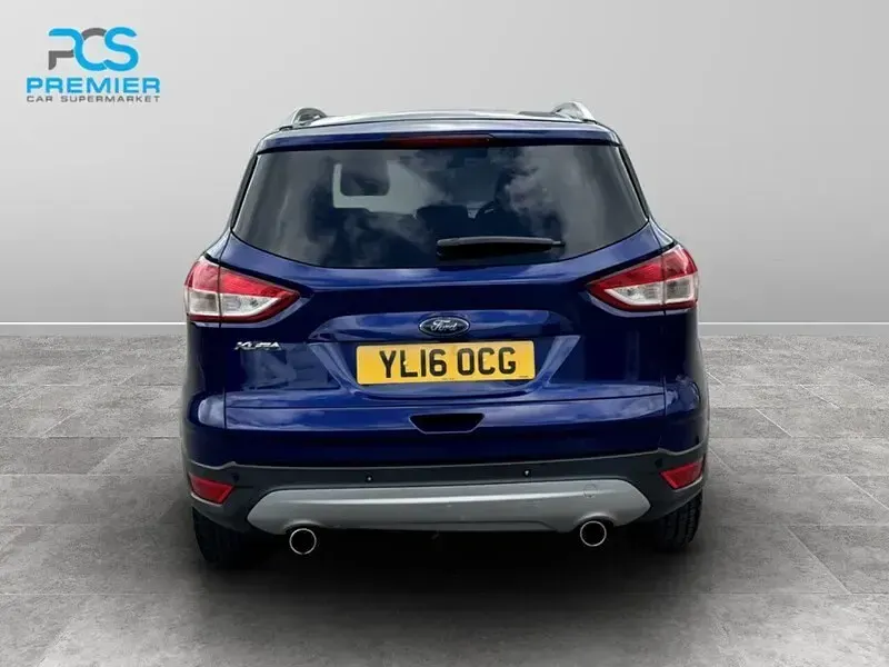 Usado Ford Kuga Titanium 180 CV (132 kW) 2016 Azul SUV