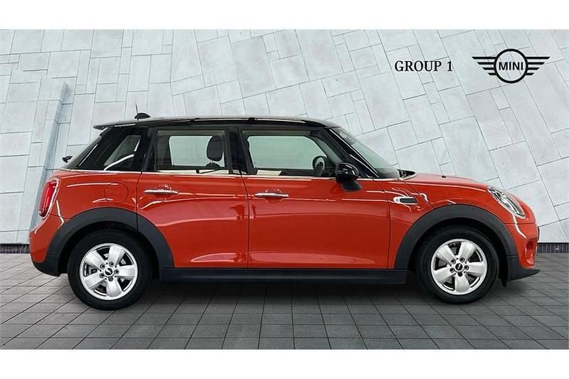 Używany Mini Cooper Hatch 136 KM (100 kW) 2018 Pomarańczowy Hatchback