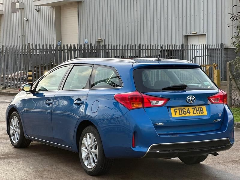 Used Toyota Auris 2014 Blue Estate