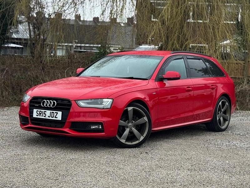 Begagnad Audi A4 Black Edition 177 HK (130 kW) 2015 Röd Kombi