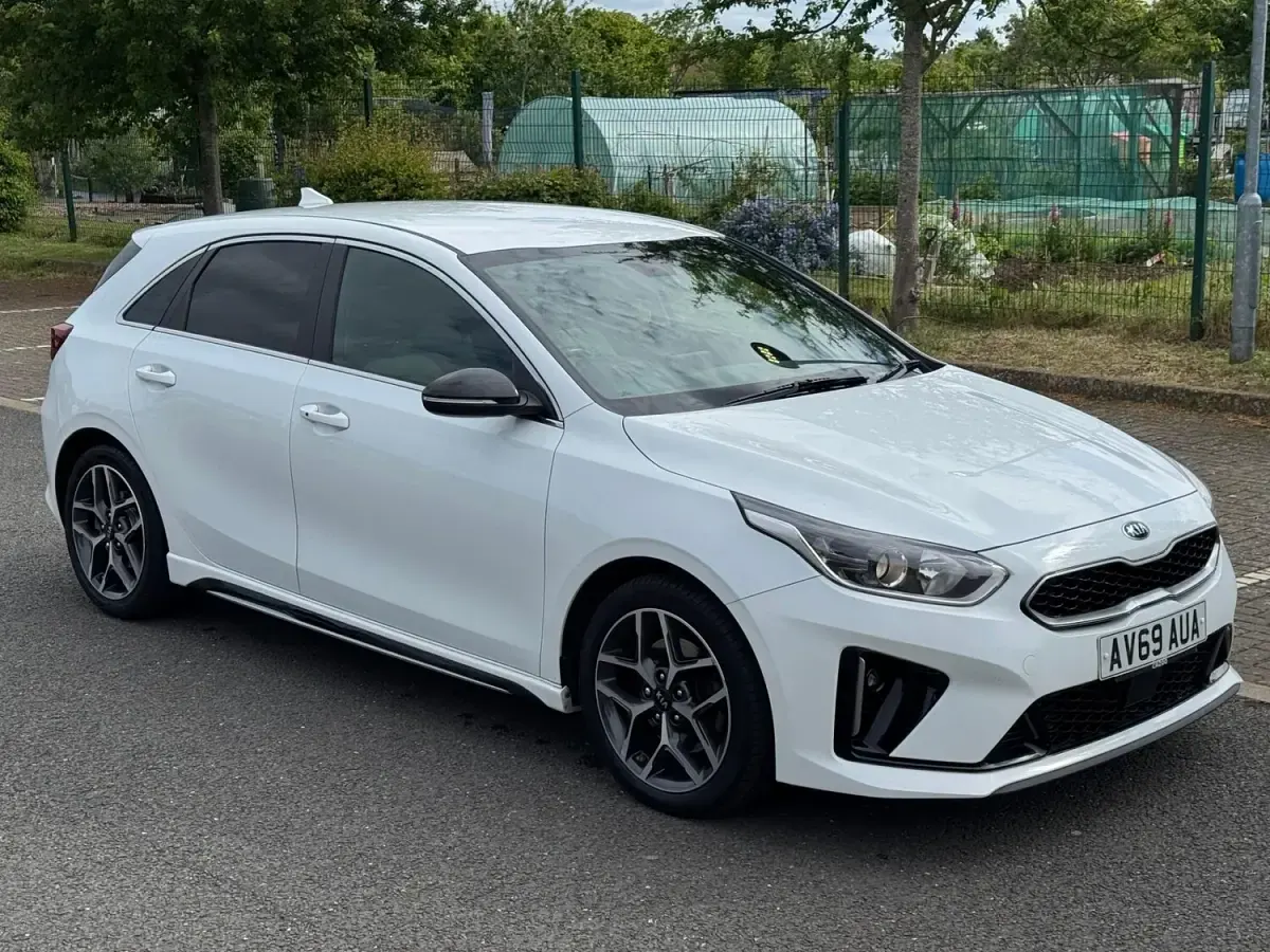 Käytetty Kia Ceed GT-Line 134 HP (98 kW) 2019 Valkoinen Viistoperä