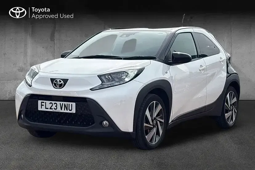 Used Toyota Aygo X 72 HP (52 kW) 2023 Pure white with black SUV
