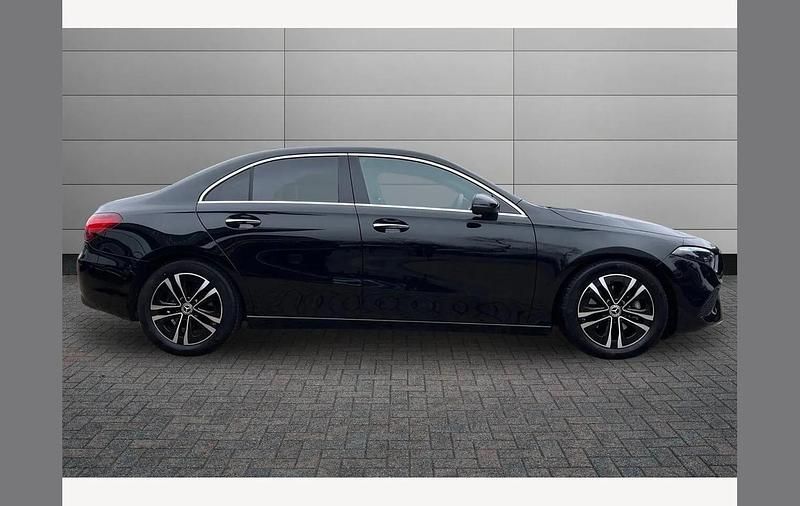 Używany Mercedes A200 Executive 161 KM (118 kW) 2025 Czarny Sedan/Limuzyna
