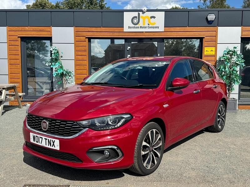 Red Used 2017 Fiat Tipo Lounge Hatchback | £3,795 (Fair price) - Image 1/4