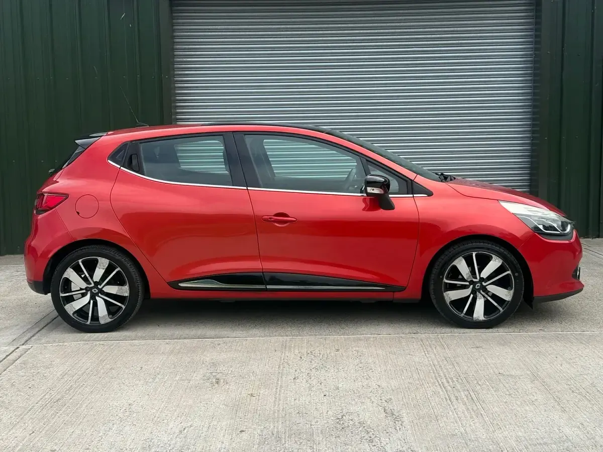 Used Renault Clio Dynamique 90 HP (66 kW) 2013 Red Hatchback