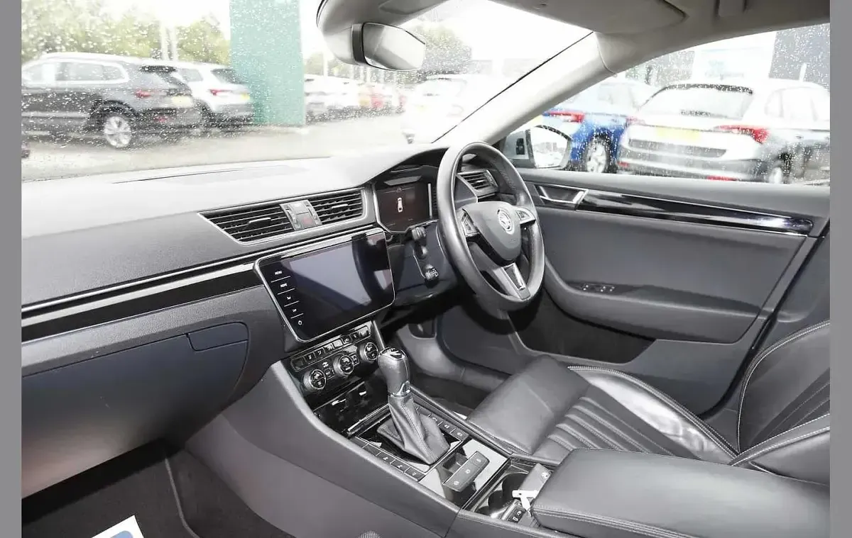 Used Skoda Superb LAURIN & KLEMENT 187 HP (137 kW) 2019 Business grey metallic Estate