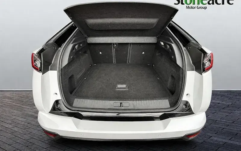 Used Peugeot e-3008 GTi 156 kW (213 HP) 2025 White SUV