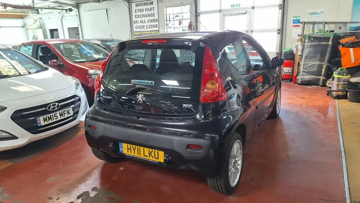 Used Peugeot 107 68 HP (50 kW) 2011 Black Hatchback