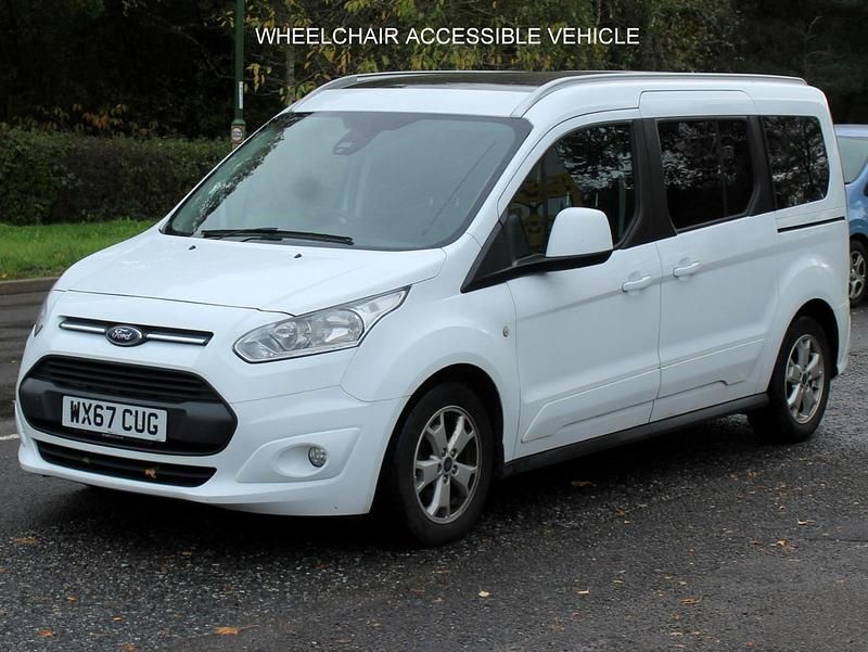 White Used 2017 Ford Tourneo Connect Titanium MPV | £13,995 (Fair price) - Image 1/4