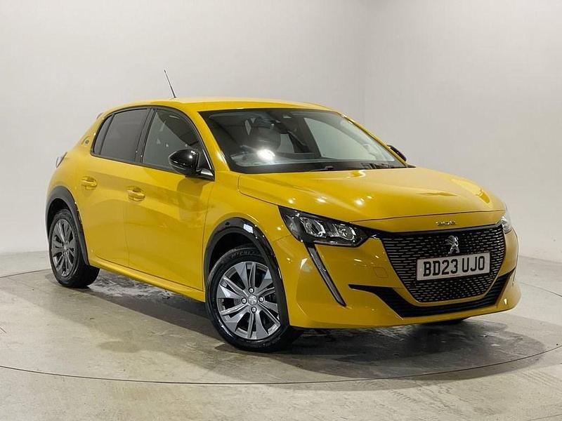 Used Peugeot e-208 Allure+ 100 kW (136 HP) 2023 Yellow Hatchback