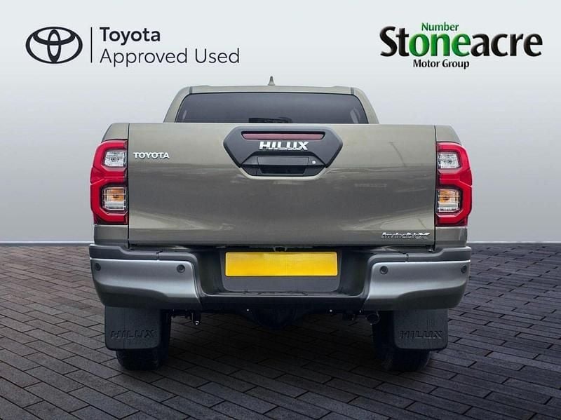 New Toyota HiLux 201 HP (147 kW) 2026 Bronze Pickup