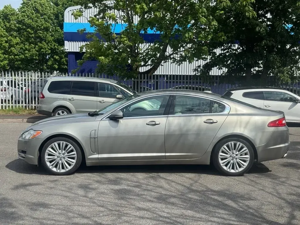 Used Jaguar XF Premium Luxury 240 HP (176 kW) 2011 Gold Sedan