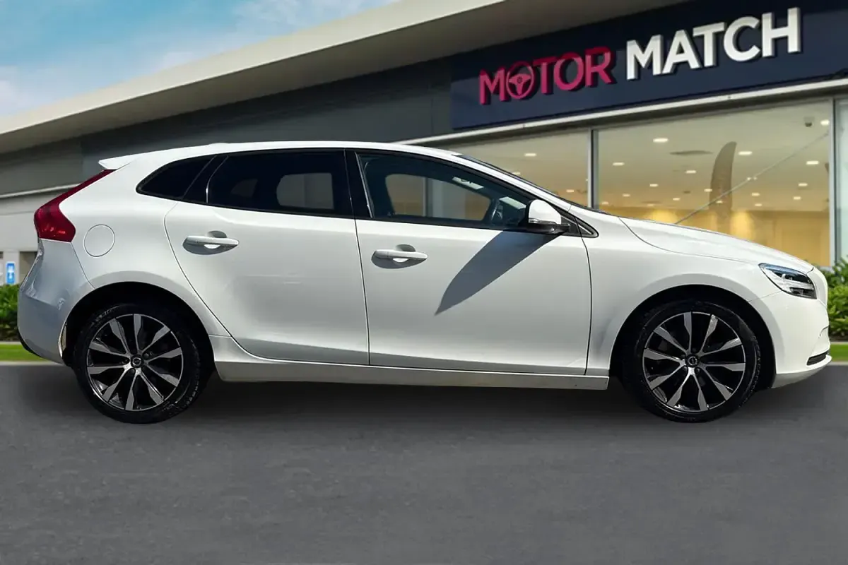 Used Volvo V40 R-Design 2019 White Hatchback
