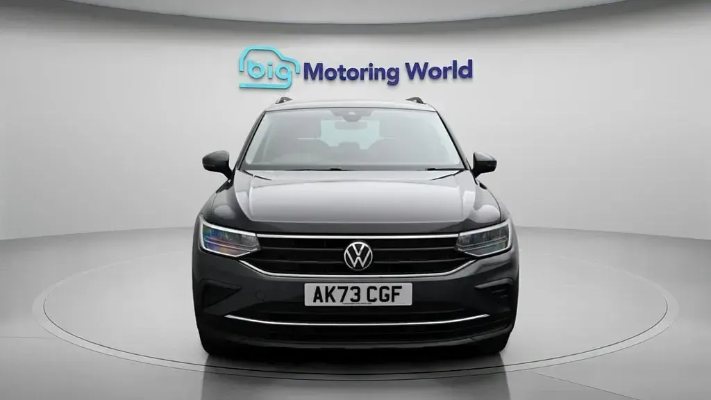 Begagnad VW Tiguan S 130 HK (95 kW) 2023 Grå SUV