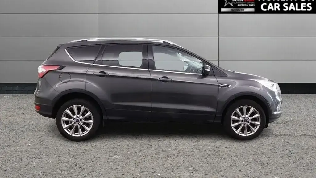Begagnad Ford Kuga Titanium 150 HK (110 kW) 2019 Grå SUV