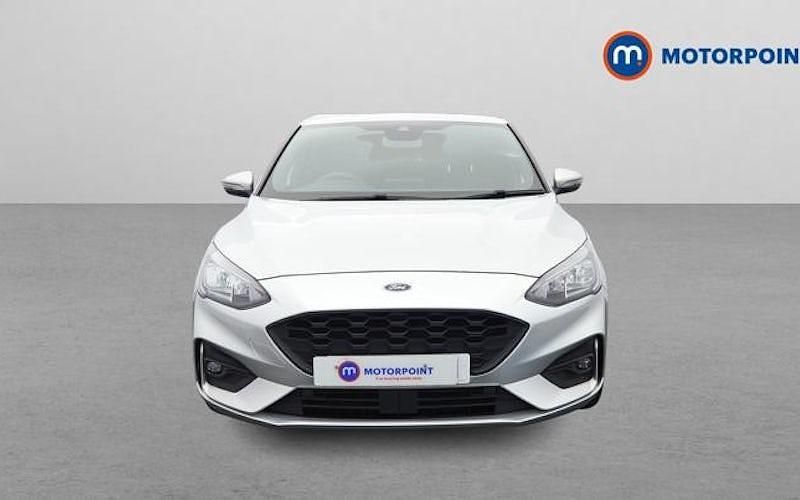 Begagnad Ford Focus ST-Line 125 HK (91 kW) 2019 Silver Halvkombi