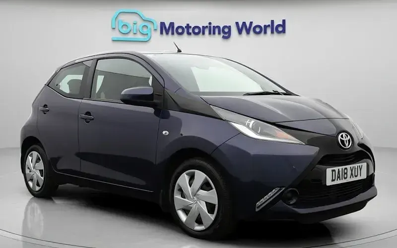 Used Toyota Aygo X-play 71 HP (52 kW) 2018 Hatchback