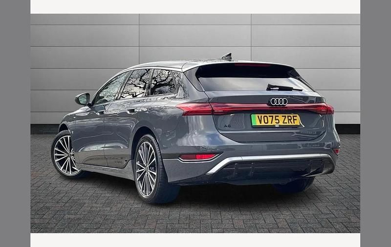 Usado Audi e-tron S-Line 269 kW (367 HP) 2025 Cinzento SUV