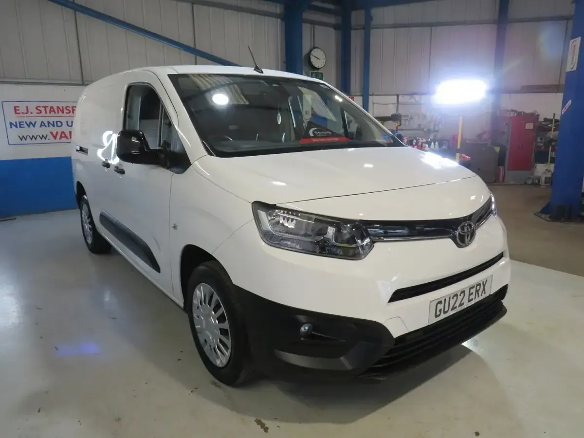 Used Toyota Proace 101 HP (74 kW) 2022 White MPV
