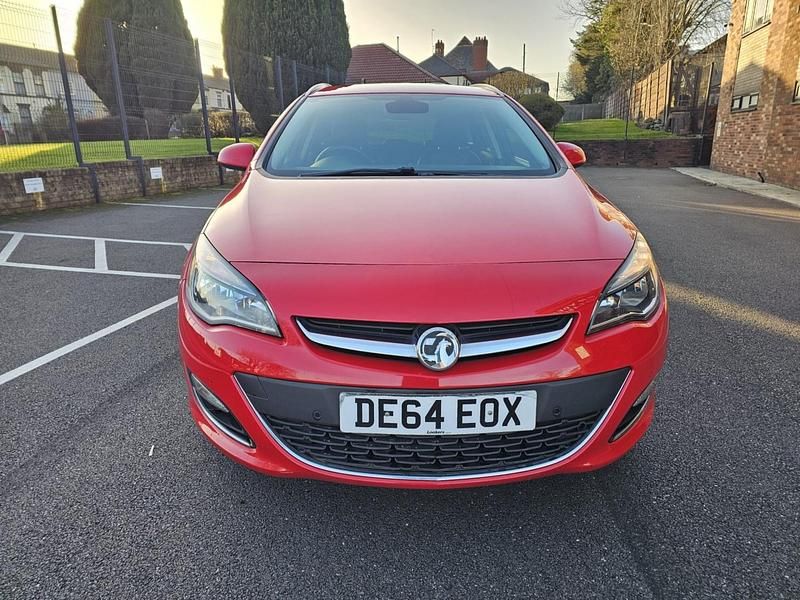 Usado Vauxhall Astra Elite 2014 Rojo Familiar