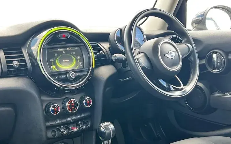 Used Mini Cooper Pepper 136 HP (100 kW) 2017 White Hatchback