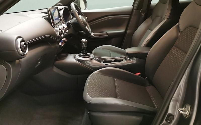 Used Nissan Juke N-Connecta 114 HP (83 kW) 2023 Grey SUV