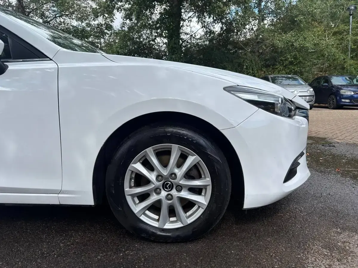 Used Mazda 3 165 HP (121 kW) 2016 White Hatchback