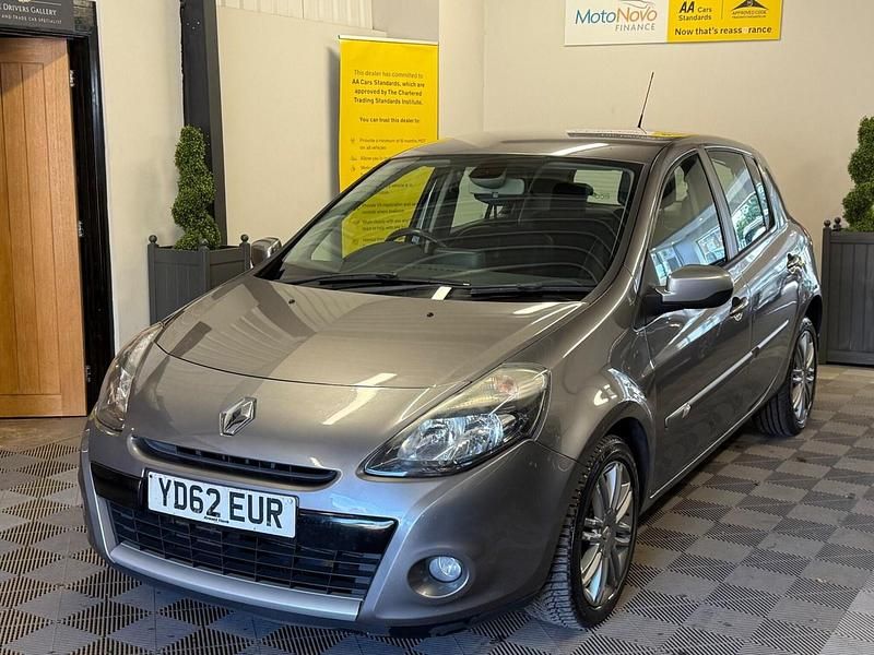 Used Renault Clio IV Dynamique 88 HP (64 kW) 2012 Grey Hatchback