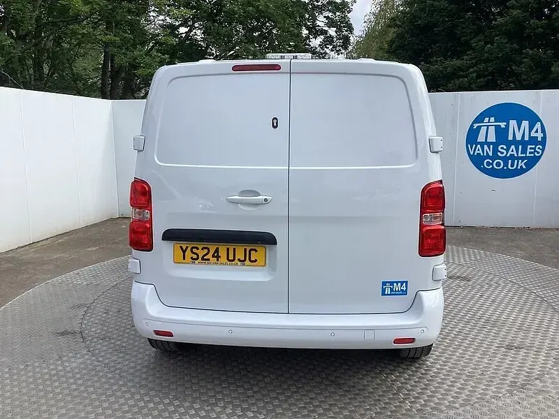 Used Vauxhall Vivaro 120 HP (88 kW) 2024 White MPV