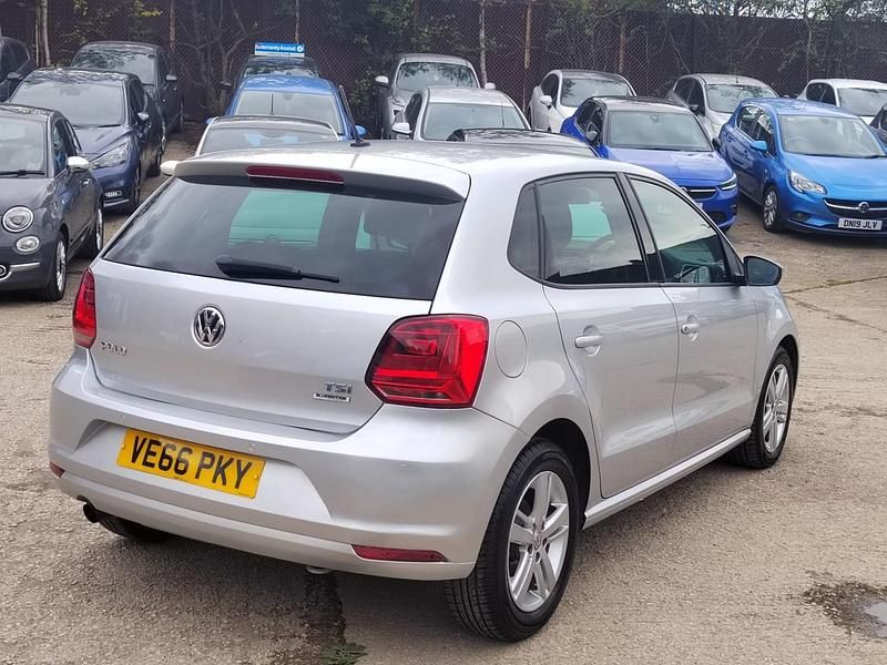 Usado VW Polo Match 88 HP (64 kW) 2016 Prateado Citadino