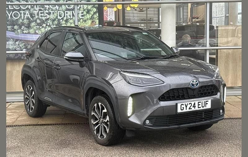 Used Toyota Yaris Cross Design 113 HP (83 kW) 2024 Grey SUV