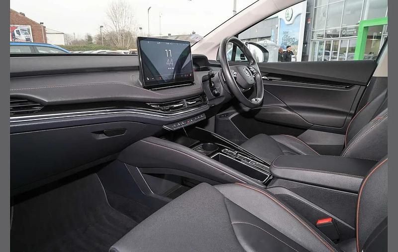 Used Skoda Enyaq iV Suite 150 kW (204 HP) 2021 Arctic silver metallic SUV