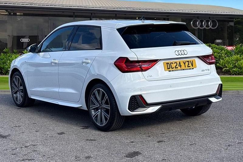 Begagnad Audi A1 S-Line 95 HK (69 kW) 2024 Vit SUV