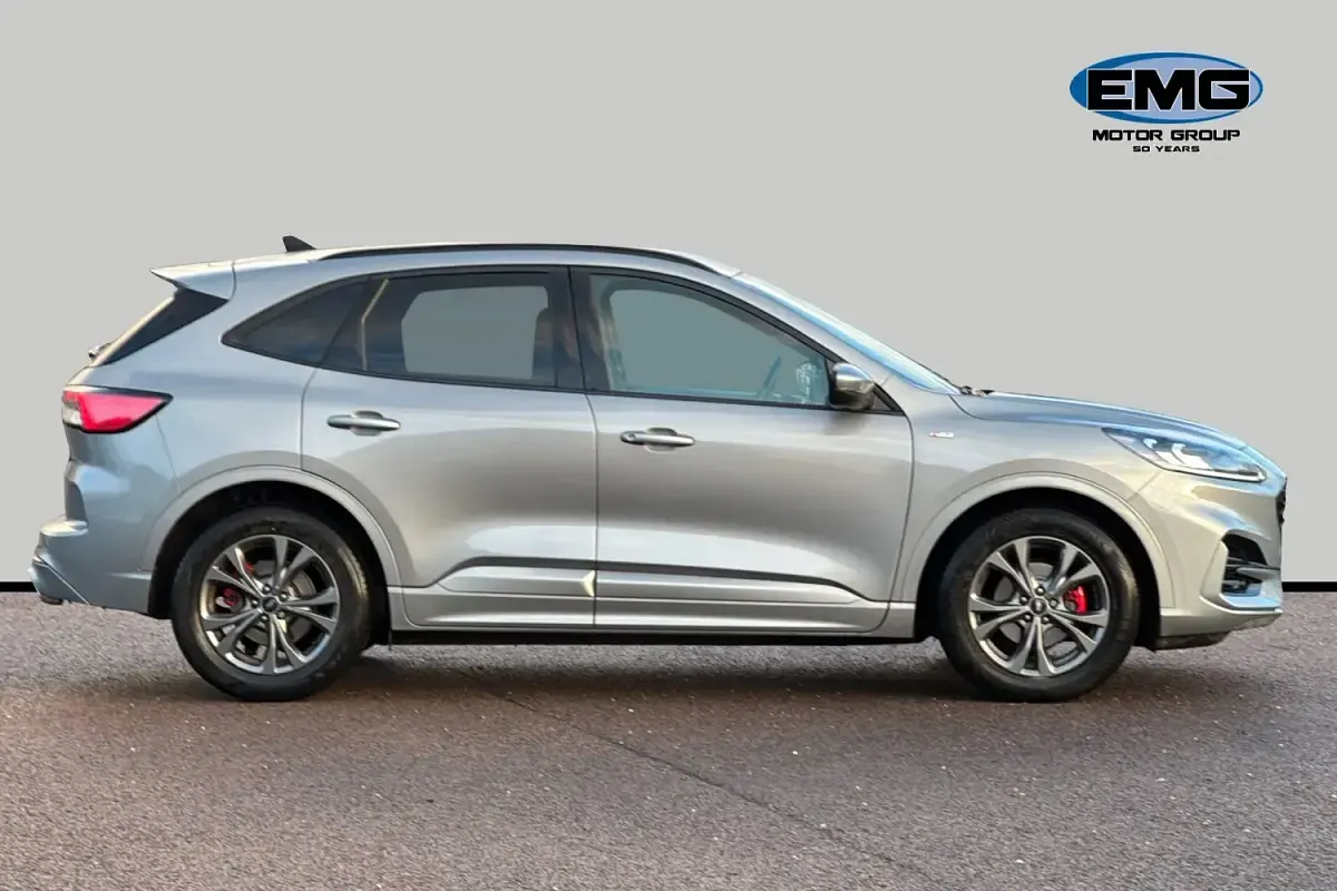 Käytetty Ford Kuga ST-Line 120 HP (88 kW) 2022 Hopea Katumaasturi