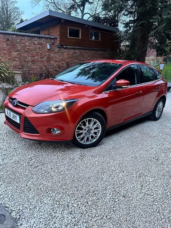 Used Ford Focus Titanium 115 HP (84 kW) 2011 Orange Hatchback