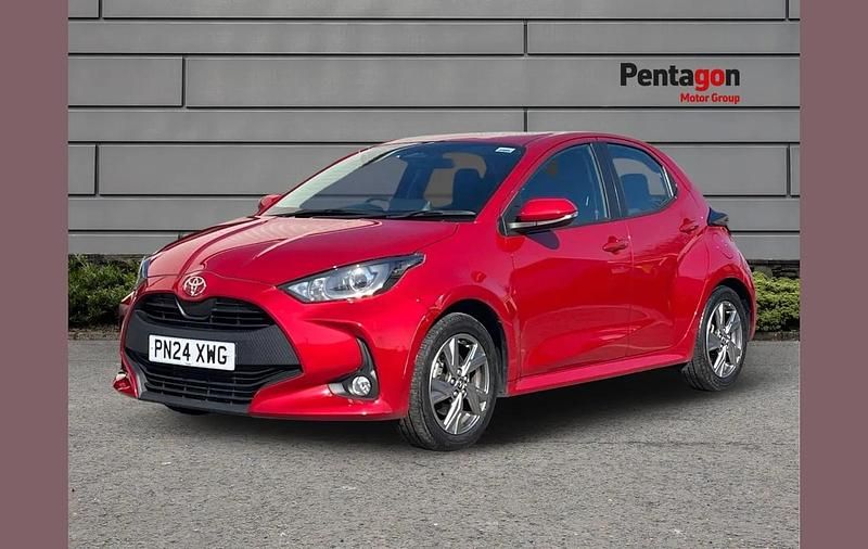 Used Toyota Yaris Hybrid 113 HP (83 kW) 2024 Red Hatchback